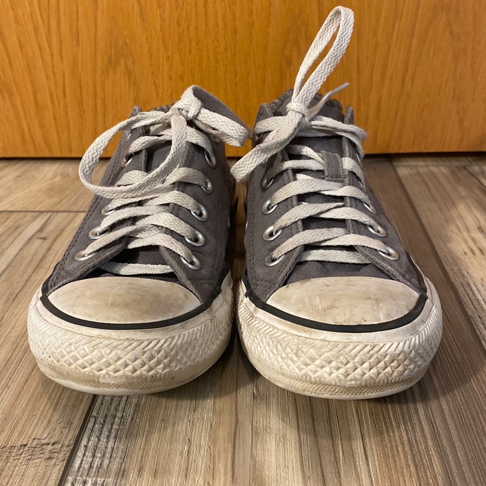Gray Converse size 8